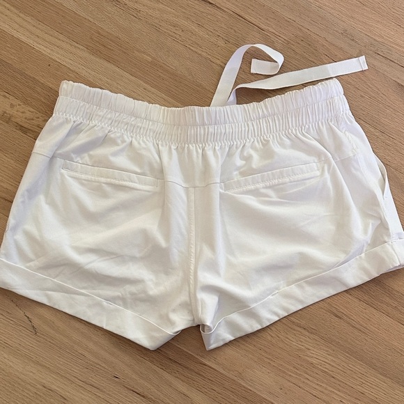 Lululemon Spring Breakaway Shorts - Size 12 Brand New White Women's Shorts - Picture 6 of 11